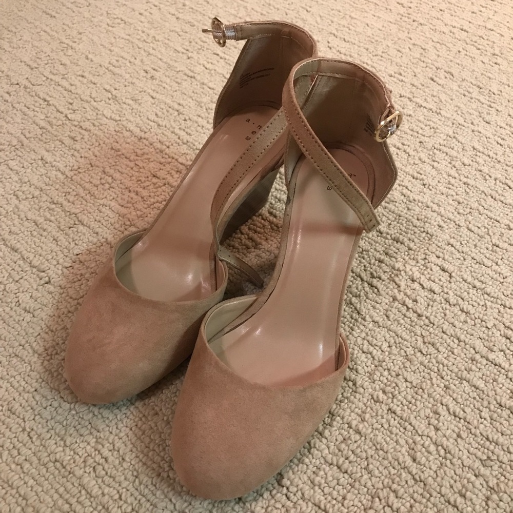 Nude wedge